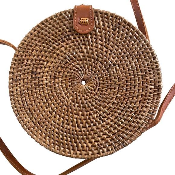 Round Woven Rattan Tan Crossbody Bag Snap Closure Lined - Picture 4 of 5
